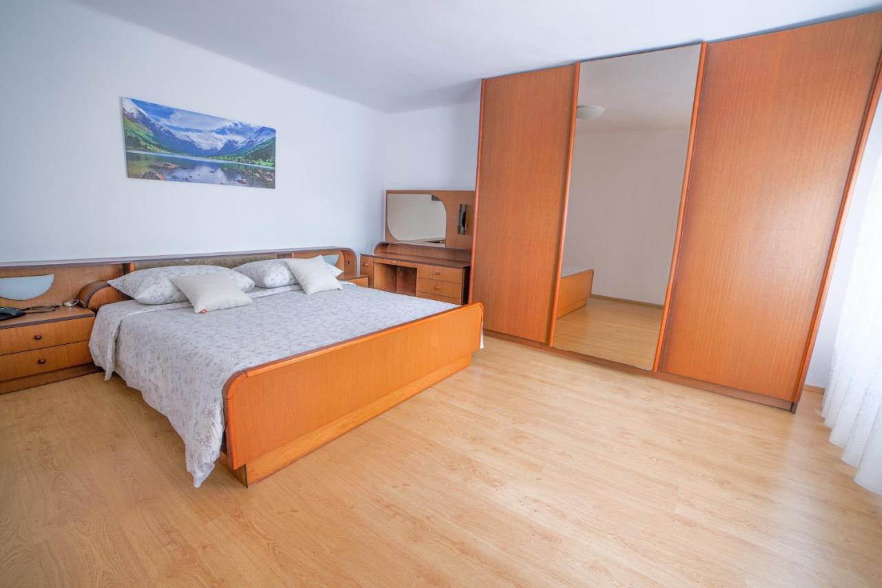 Apartma Korada Deskle Buitenkant foto